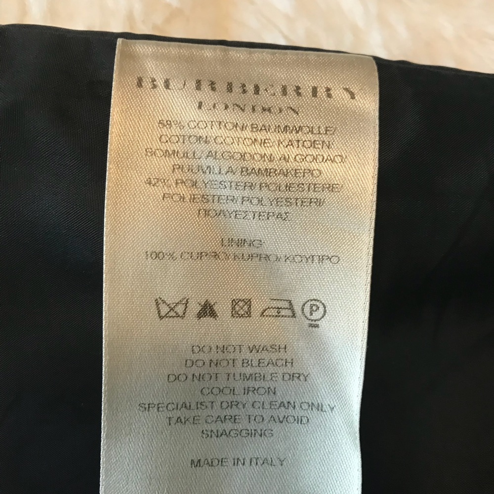 Gorgeous like new Burberry dress ๐ - Picture 4 of 8